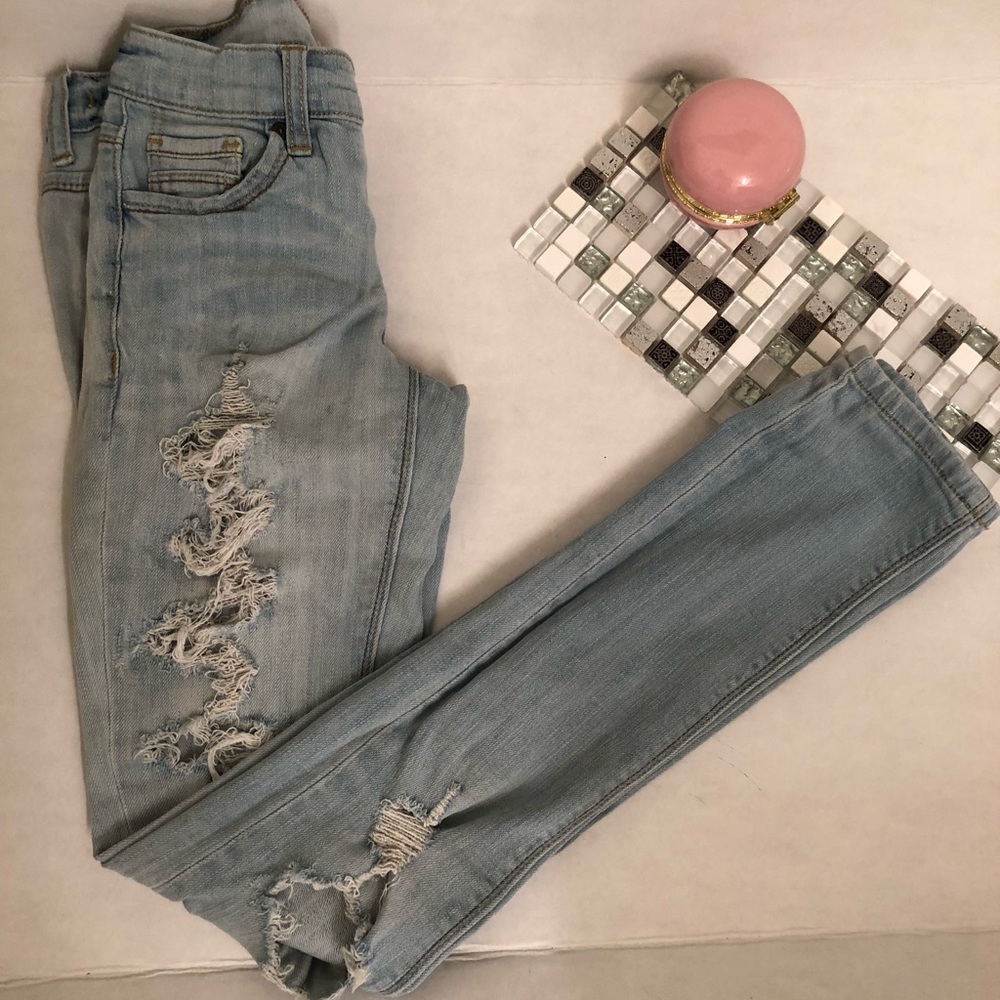 Light ripped denim jeans